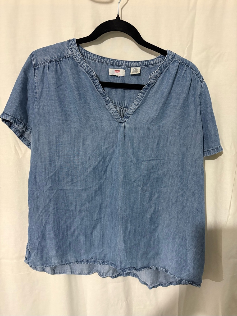 Levi's Light Chambray V-Neck Short Sleeve Blouse
